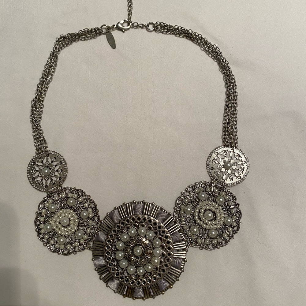 Silver and pearl circle necklace - Picture 2 of 4